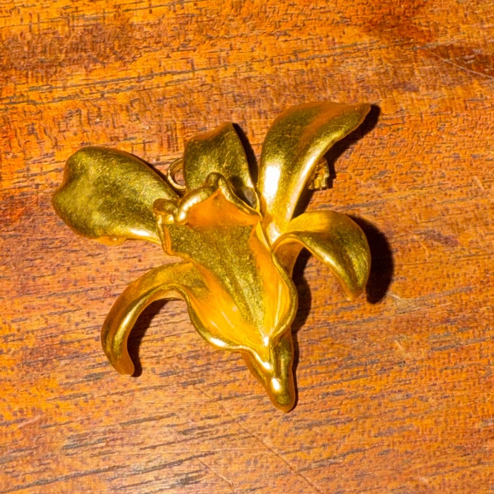 Vintage Orchid Brooch Risis brand